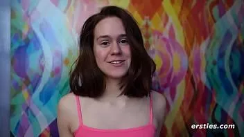 play Seksowna anca sprawdza się w lustrze