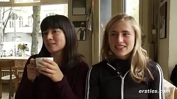 Redare Ersties: cuplul de lesbiene amatori se bucură de sexul fierbinte