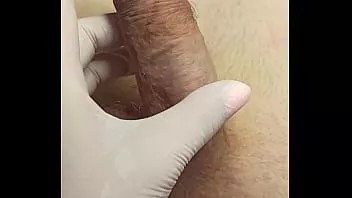Putar Video tutorial tentang apa yang harus dilakukan untuk master pencabutan dengan ejakulasi spontan saat pemangkasan. sugarnadya menunjukkan bahwa penis harus dipegang erat-erat dan tidak dilepaskan sampai semprotan terakhir