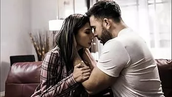play Genç gianna dior bir yabancıya aşık oluyor - full film freetaboo.net'te