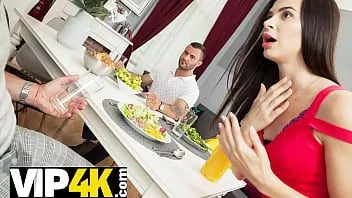 play Hunt4k. dinheiro ajuda cara a esquecer o fato de que o amigo está transando com sua namorada