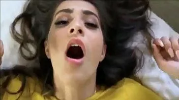 play Figlia e papà amano la figliastra che dà volentieri la sua figa a papà (guarda il video completo su -fuckurgf.com)