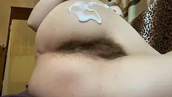 Riproduci Sessione di lozione per il corpo naturale di una ragazza pelosa. figa pelosa, culo peloso, gambe pelose e ascelle pelose di cutieblonde