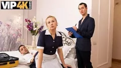 play Une femme de ménage MILF surprise en train de regarder - Une mature russe se fait réparer