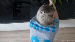 تشغيل تعاني الشقراء الشقراء Mila Lioness في الكعن العالي يحصل مارس الجنس خشنة في المطبخ و cums بقوة على صدر أخيها