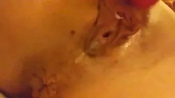 play Joue avec cette chatte (la pièce latérale m'a envoyé ça)
