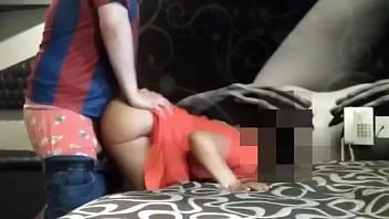 play Dat kleine korte jurkje gaat perfect met sperma op haar kont