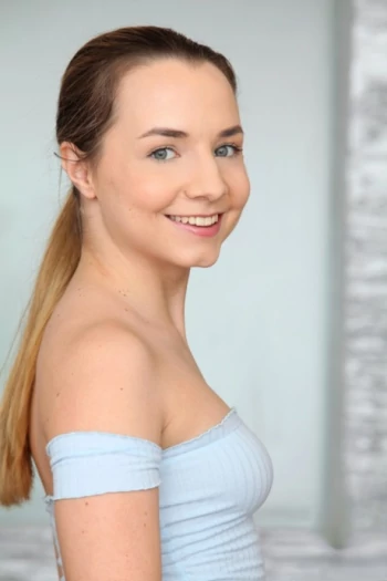 পর্নস্টার Mona Blue