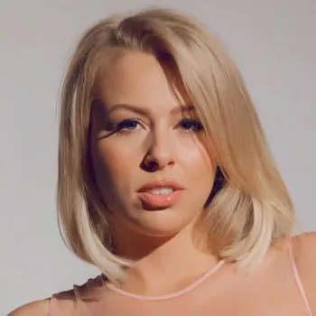 قناة Zoey Monroe